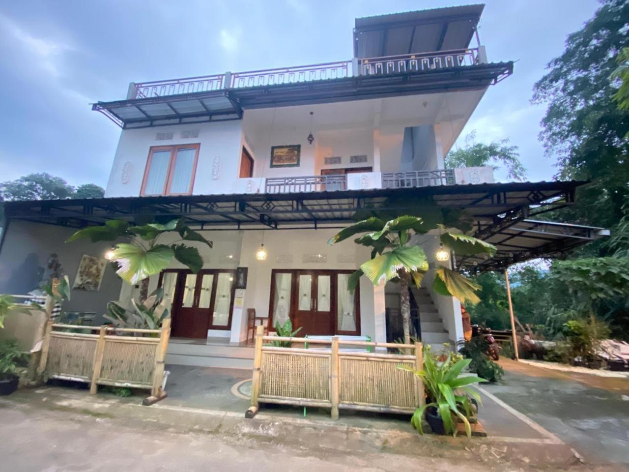Sri Sedana Guest House Sidemen  Exterior photo